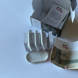 STAUB SET OF FOUR STONEWARE UTENSIL CHOPSTICKS RESTS WHITE NWT